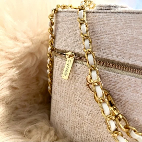 CHANEL Cream and Gold Cosmetic Vanity Bag with Crossbody Chain - Picture 6 of 14